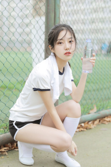 动漫女扒开腿爆乳无遮挡